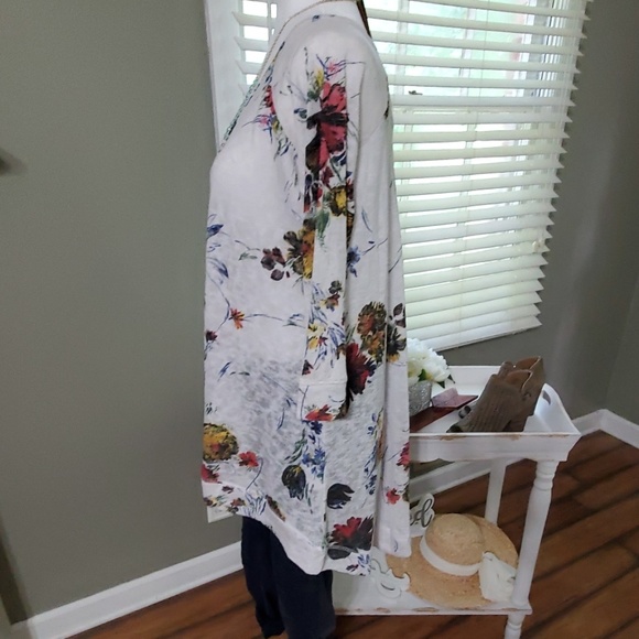 *LAST ONE* Floral Hi-Low Tunic Top - Picture 3 of 8